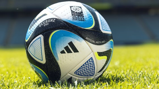 Paix»: l'UEFA dévoile le ballon de la finale de la Ligue des champions,  avec un message pour l'Ukraine (photo) - Le Soir